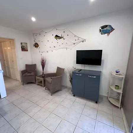 Climatisé 30m² Avec Piscine à 50m De La - Fr-1-731-107 *