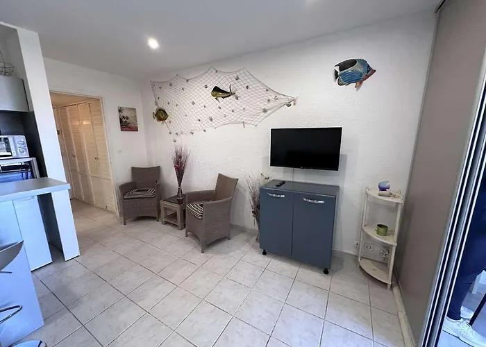 Climatisé 30m² Avec Piscine à 50m De La - Fr-1-731-107 *