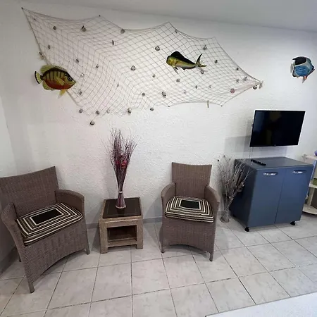Climatise 30m² Avec Piscine A 50m De La *