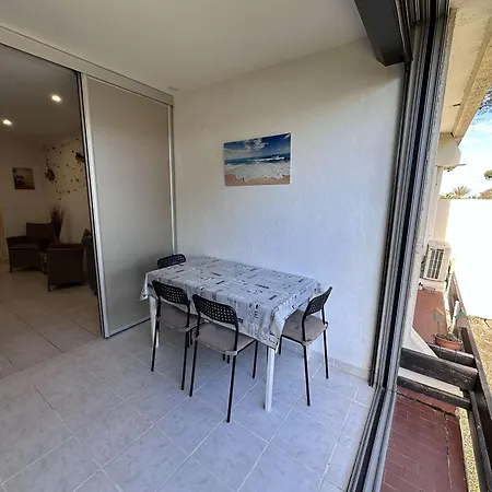 Climatise 30m² Avec Piscine A 50m De La Apartment Le Grau-du-Roi